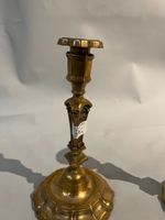 Paire de bougeoirs de coiffeuse en bronze, fut à cannelures … (photo 2)