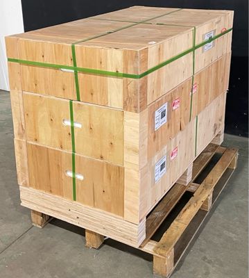 une palette en bois posée sur une autre palette