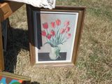 une photo d'une photo représentant des fleurs dans un vase et une photo de fleurs dans un vase