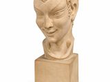 une image représentant une sculpture représentant la tête d'une femme posée sur un bloc