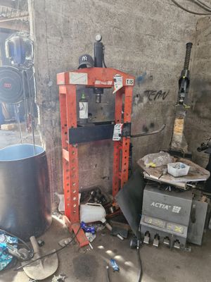 a lot of items that are on the floor in the garage