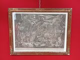 une vieille photo d'un tableau accroché à un mur rouge