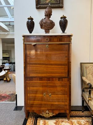 Secrétaire droit en placage de bois satiné ouvrant par un ab…