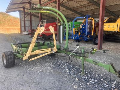 une image représentant un tracteur attelé à une remorque