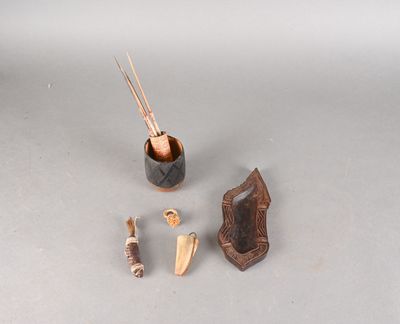 quelques objets posés sur une table