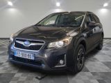 une photo d'une Subaru noire garée dans un garage