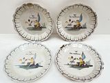 trois assiettes avec l'image d'un homme et d'une femme dans un bateau