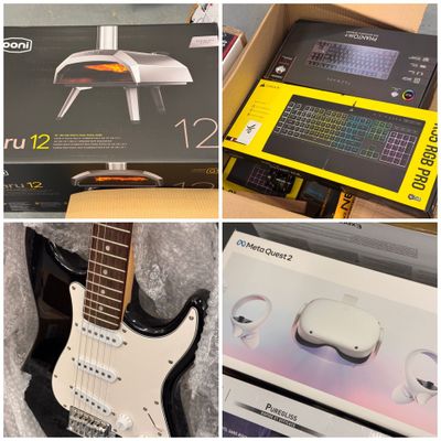 quatre photos différentes d'une guitare et d'un clavier dans une boîte