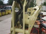 a crane that is sitting on the back of a truck