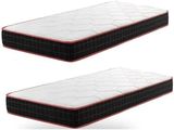 une paire de matelas « twin » sur fond blanc