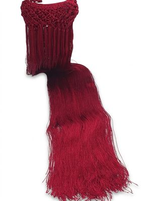 cheveux roux avec une frange sur fond blanc