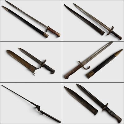 de nombreux types de couteaux exposés