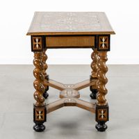 Table d'appoint baroque flamande, en noyer, richement décoré… (photo 4)