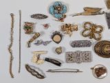 many different types of brooches and jewelry on the table