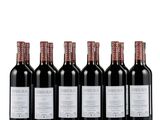 six bouteilles de vin rouge alignées