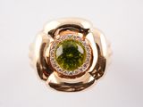 bague en or jaune sertie d'une tourmaline verte et de diamants