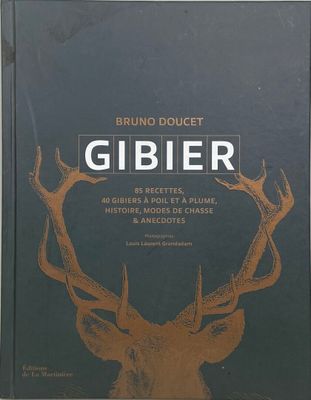 la couverture d'un livre sur laquelle figure une tête de cerf