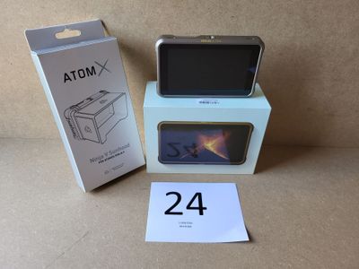 une image représentant une boîte contenant un téléphone, à côté d'une boîte sur laquelle figure le chiffre 24