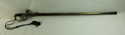 Sabre d'officier type 1882 à garde multiple argentée et calo…