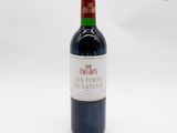 bouteille de vin rouge sur fond blanc sur fond blanc