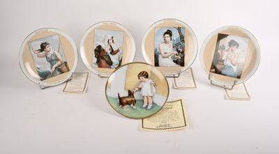 six assiettes en porcelaine ornées d'images d'enfants et d'un chien