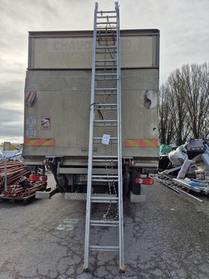 Lot d'une échelle de 8m , marque Centure.