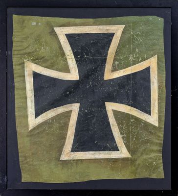 une image représentant une croix de fer sur un morceau de papier
