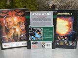 trois DVD VHS de « Star Wars » posés côte à côte sur une table