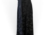 une robe noire sur un mannequin mannequin mannequin mannequin mannequin mann