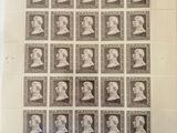 une feuille de timbres sur laquelle figurent des portraits de présidents
