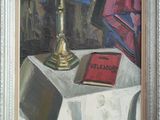 une peinture représentant une lampe et un livre posés sur une table