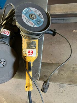 a picture of a machine that is sitting on the ground