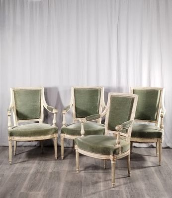 lot de quatre fauteuils de style Louis XVI