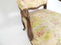 Fauteuil Louis XV dossier à la reine galbé, pieds cambrés, e… (photo 4)