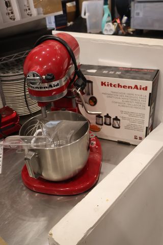 Batteur KITCHEN AID avec fouet, râpe, queue de cochon, feuille, b...