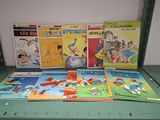 Plusieurs livres pour enfants sont posés sur une étagère devant un mur.