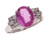 une image représentant une bague sertie d'un saphir rose et de diamants sur fond blanc