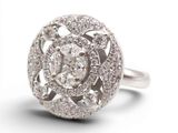 une image d'une bague en diamant sur fond blanc