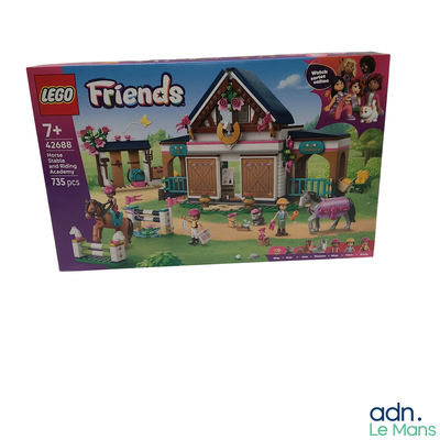 une boîte de Lego Friends posée sur un fond blanc
