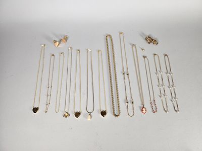 une collection de bijoux en or et en argent