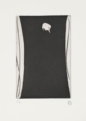 une image représentant un dessin en noir et blanc d'un oiseau sur fond noir