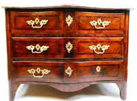 Commode d'époque Louis XV en bois de placage sur chêne, dess… (photo 2)