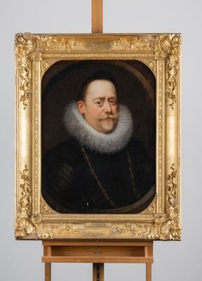 portrait d'un homme vêtu d'une robe noire, avec une fraise blanche autour du cou