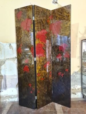 an image of a room divider screen with flowers painted on it