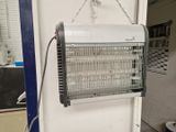 une photo d'un radiateur accroché au mur d'une cuisine