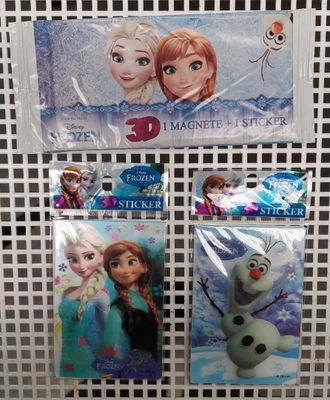 lot d'environ 64 paquets de magnettes et stickers 3D reine des neige