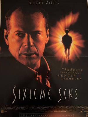 une affiche du film « Six Time Sons », mettant en scène un homme en costume-cravate