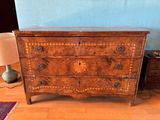 a small chest of drawers in the room