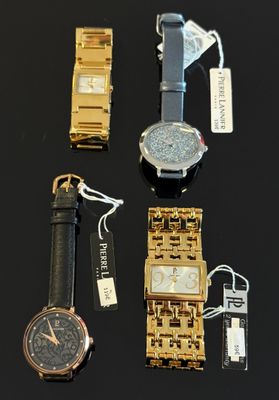 de nombreux modèles de montres sur un fond noir