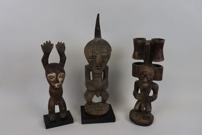 Lot de 3 statuettes dont: Chokwe, Statue Lega "culte de Bwan…